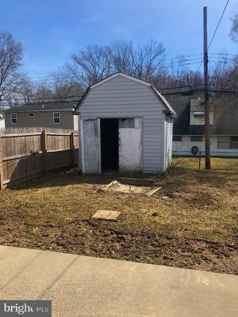 28 Violet Road Levittown, PA 19057 - Photo 16 of 16 a backyard of a house