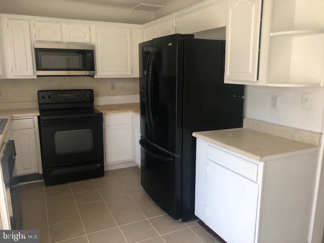 28 Violet Road Levittown, PA 19057 - Photo 5 of 16 a kitchen with a refrigerator stove and microwave
