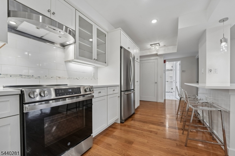 1 Euclid Avenue, Unit 2E Summit, NJ 07901 - Photo 4 of 26