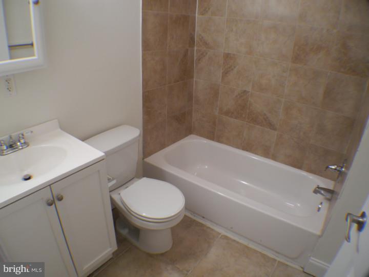 2233 Reed Street, Unit 1 Philadelphia, PA 19146 - Photo 3 of 8