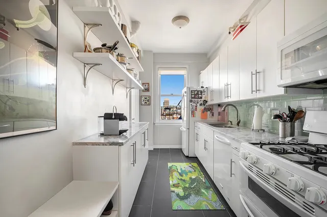 $895,000 | 535 West 110th Street, Unit 15B | Morningside Heights
