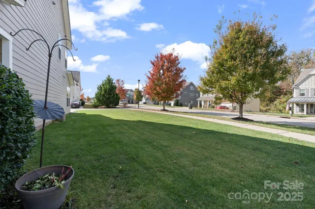 a view of a house with a big yard