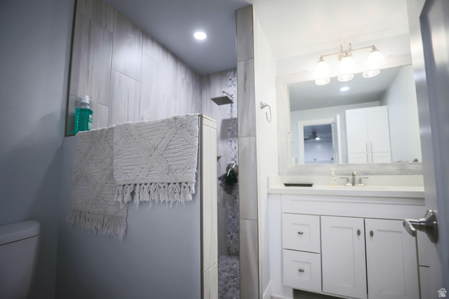 422 West Buckeye Reef Road Leeds, UT 84746 - Photo 33 of 47 Ensuite Bathroom with vanity, a tile shower, and recessed lighting