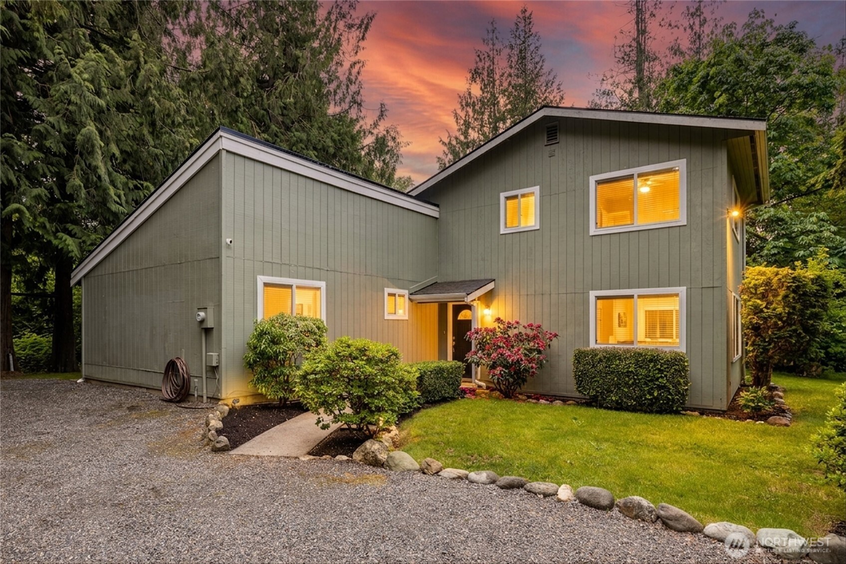 1535 Ten Mile Road Everson, WA 98247 - Photo 1 of 40 a front view of a house with garden
