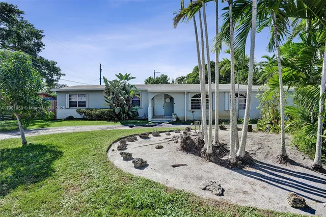 $1,300,000 | 6300 Southwest 62nd Place, South Miami, FL 33143