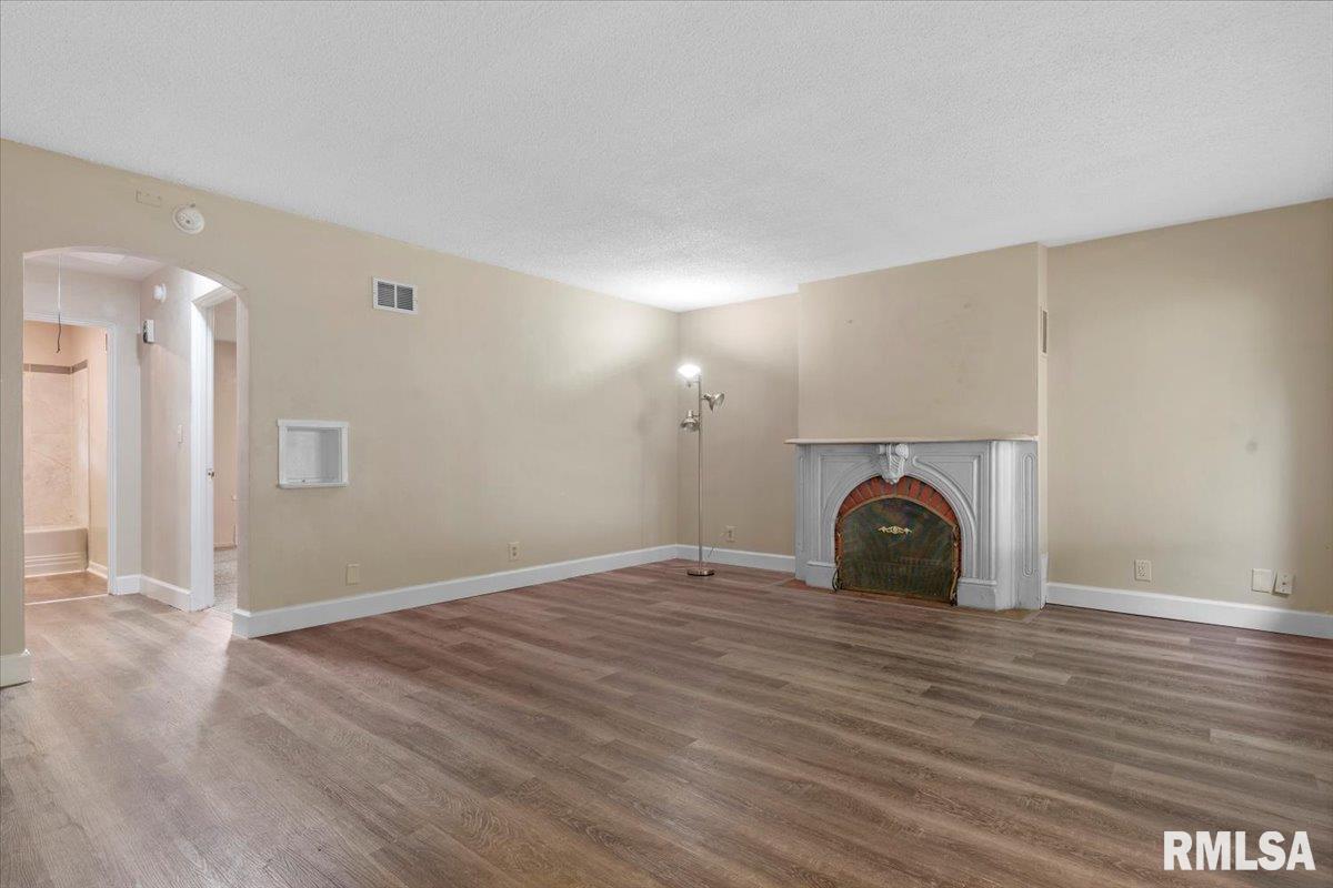 201 South Walnut Street Springfield, IL 62704 - Photo 4 of 35