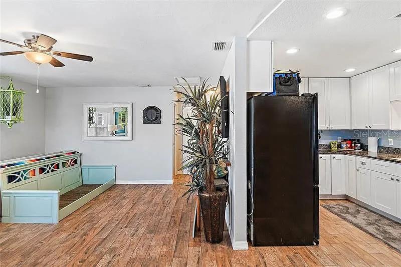 10426 Valencia Road Seminole, FL 33772 - Photo 9 of 22 Gallery Image 9