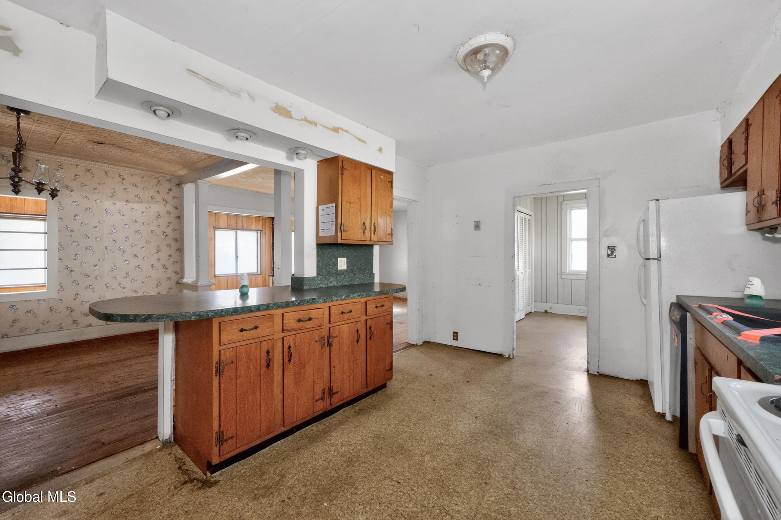 471 7th Avenue Troy, NY 12182 - Photo 15 of 40 4 Kitchen 3