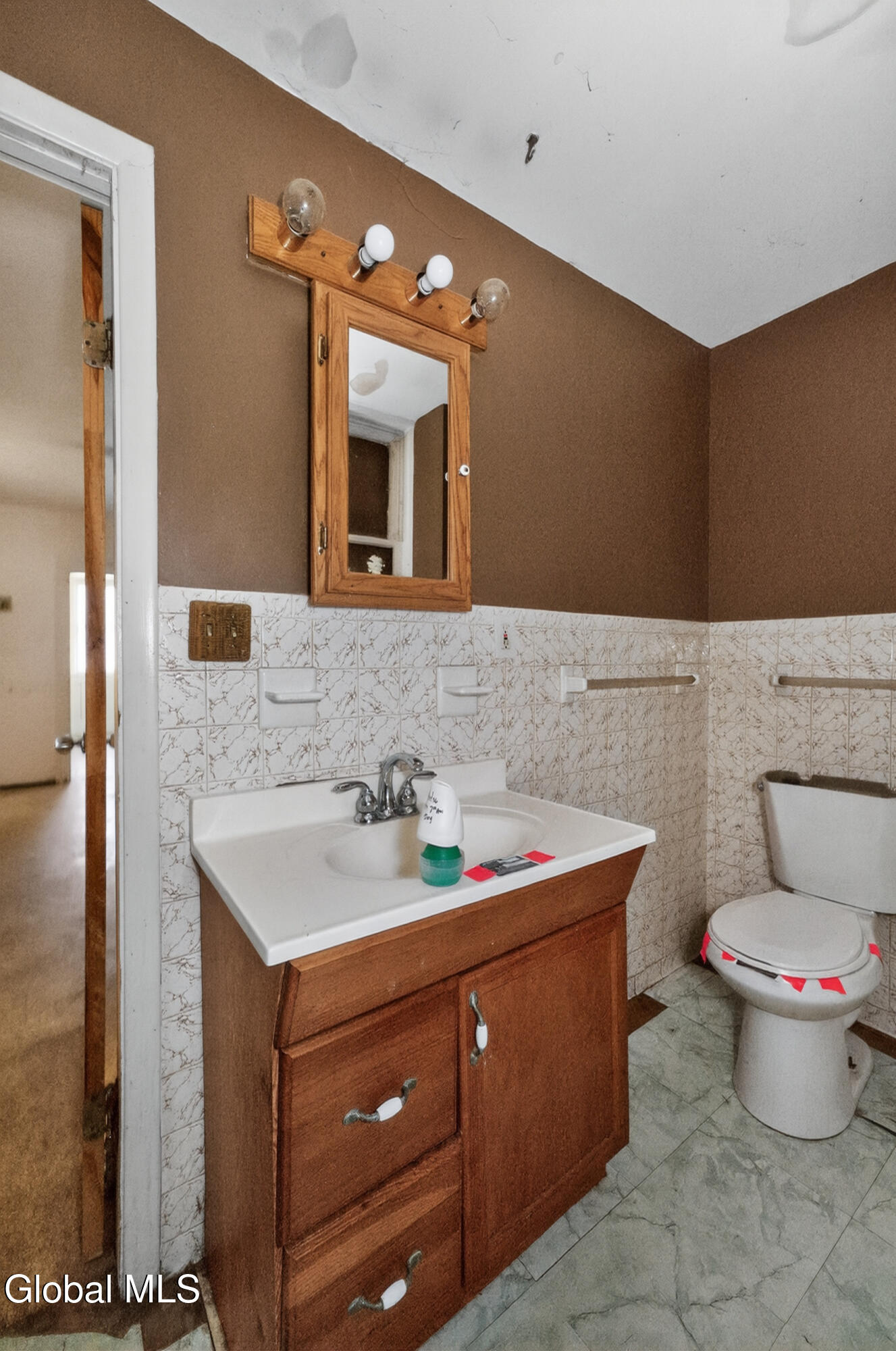 471 7th Avenue Troy, NY 12182 - Photo 30 of 40 9 Bathroom 1