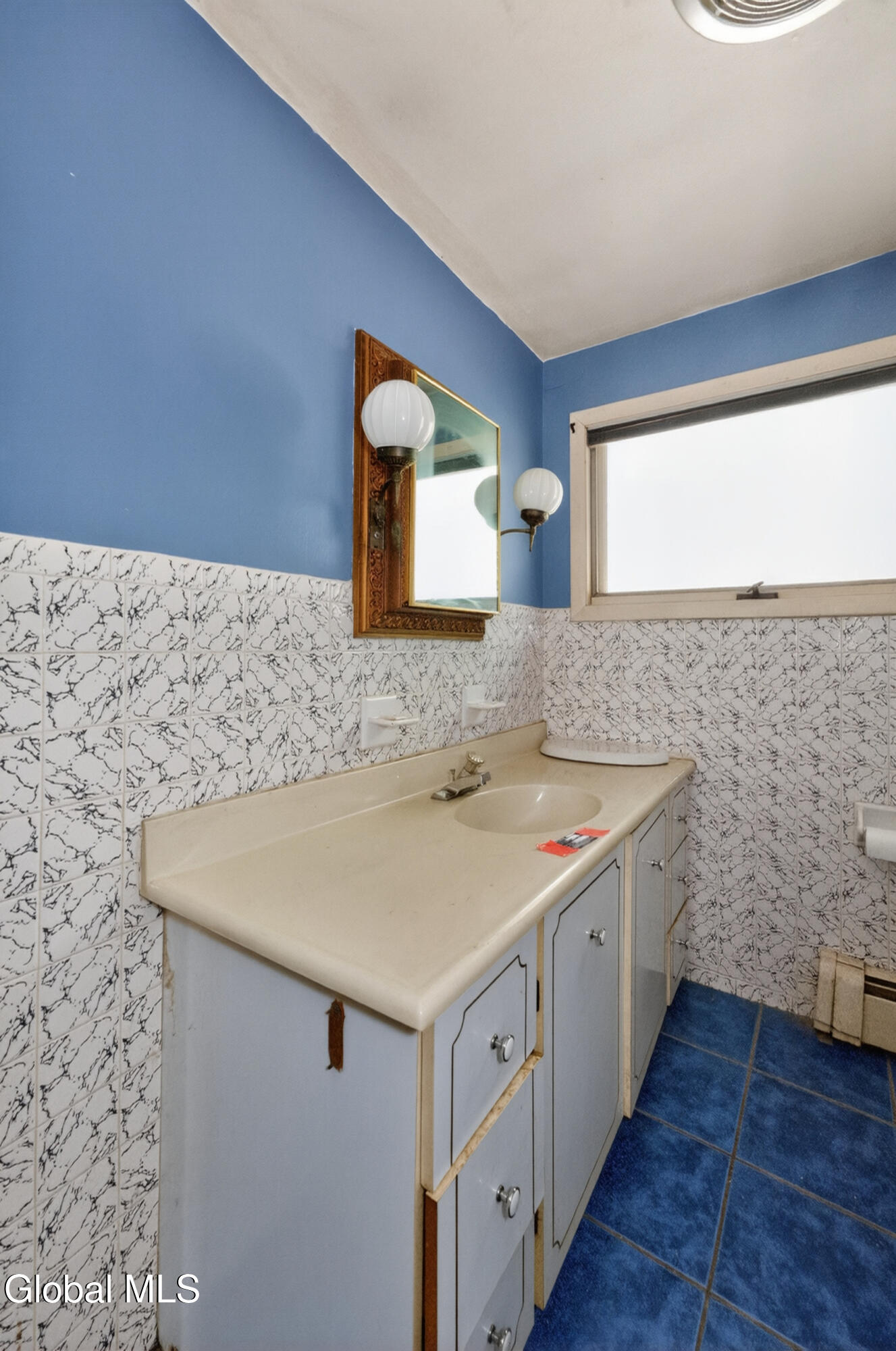 471 7th Avenue Troy, NY 12182 - Photo 31 of 40 9 Bathroom 2