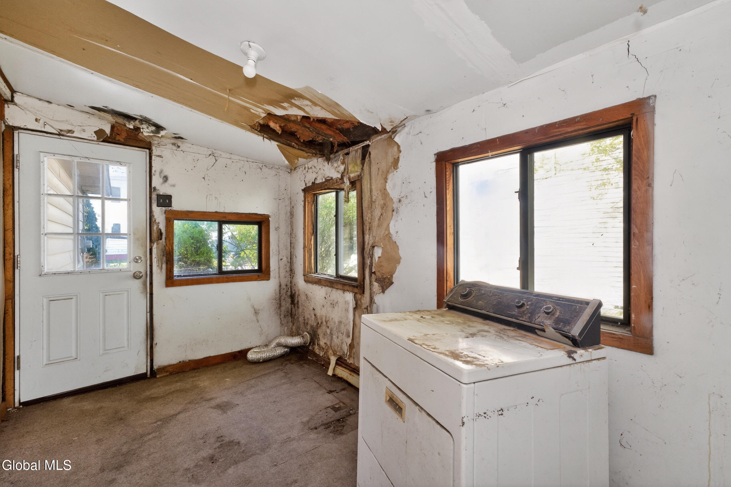 471 7th Avenue Troy, NY 12182 - Photo 33 of 40 Mudroom