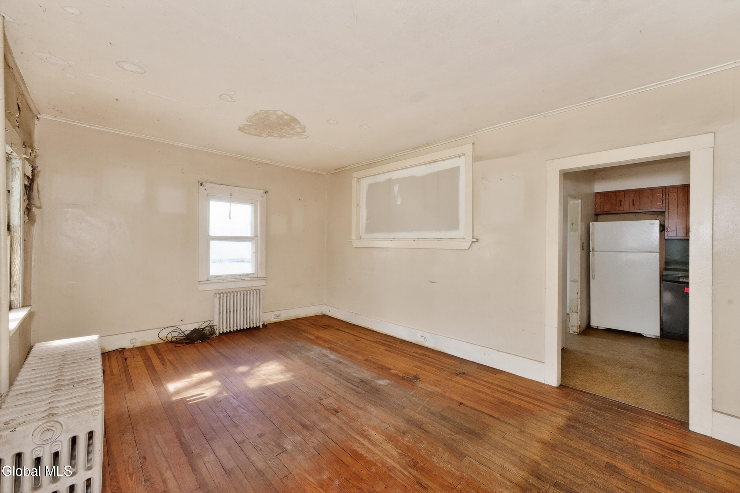 471 7th Avenue Troy, NY 12182 - Photo 7 of 40 2 Livingroom 2