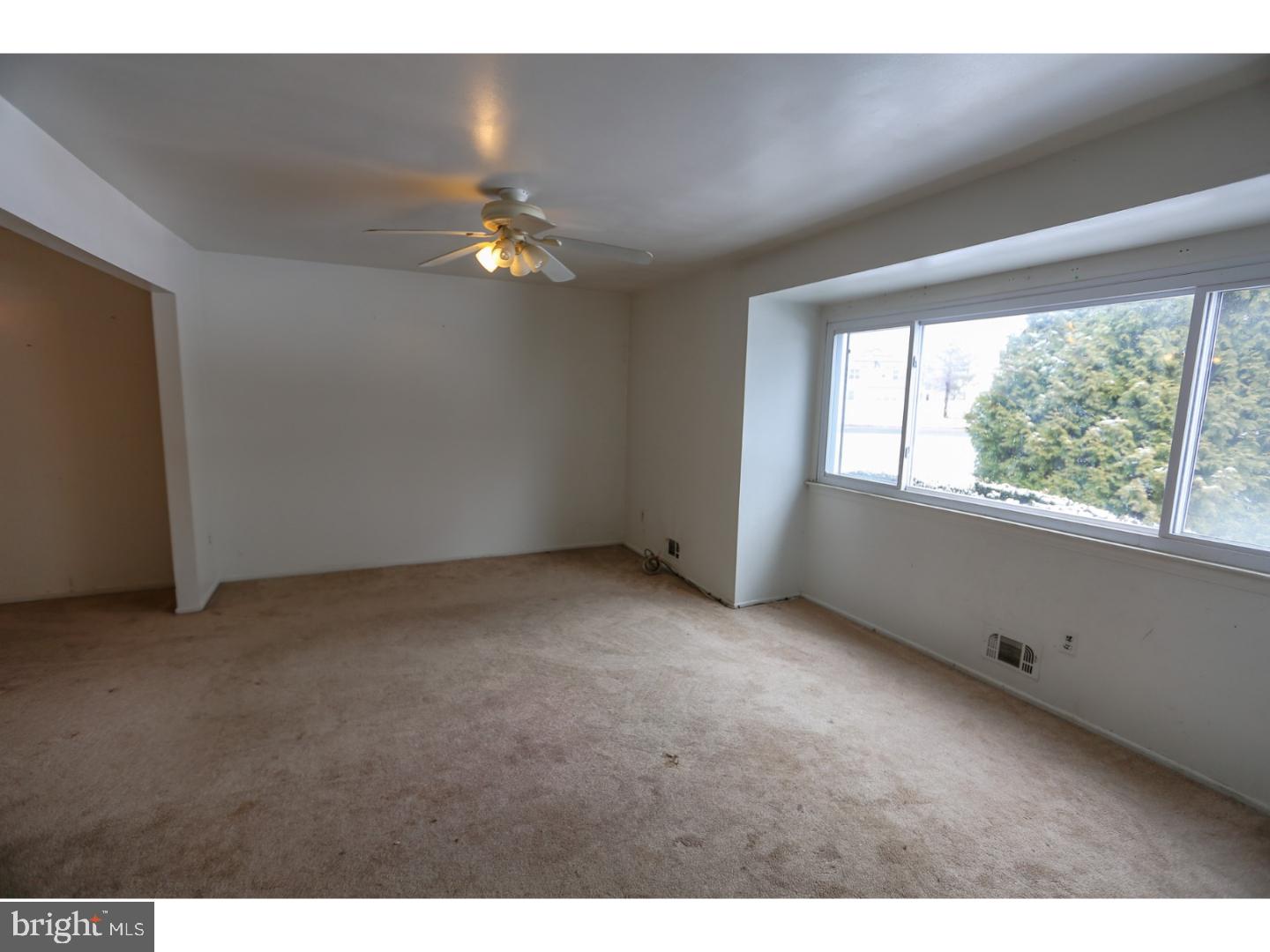 12 Georges Road, Unit A New Brunswick, NJ 08901 - Photo 4 of 18 Living Room