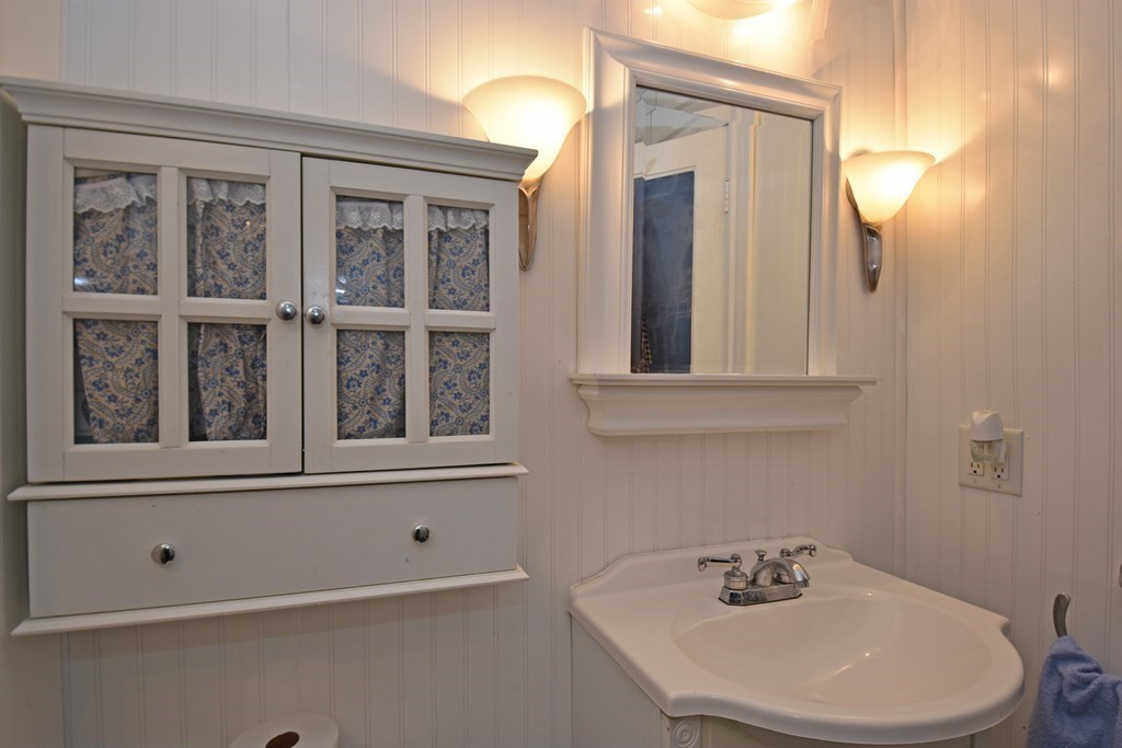 52 Central Street Gardner, MA 01440 - Photo 18 of 38 a bathroom with a sink and a mirror