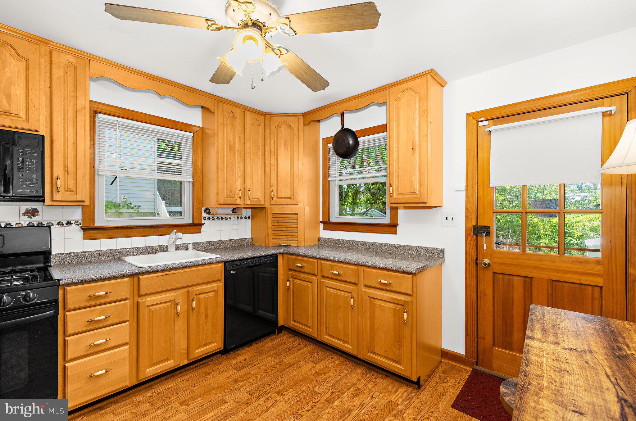 205 7th Avenue Baltimore, MD 21225 - Photo 10 of 61