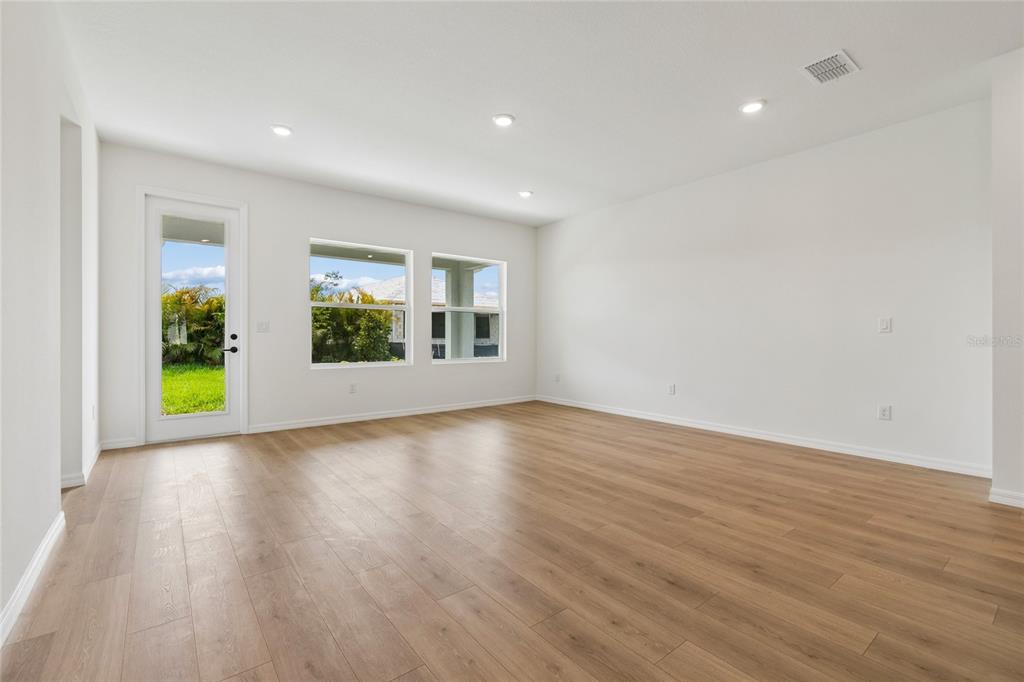 5113 Chapel Row Avenue Apollo Beach, FL 33572 - Photo 11 of 35