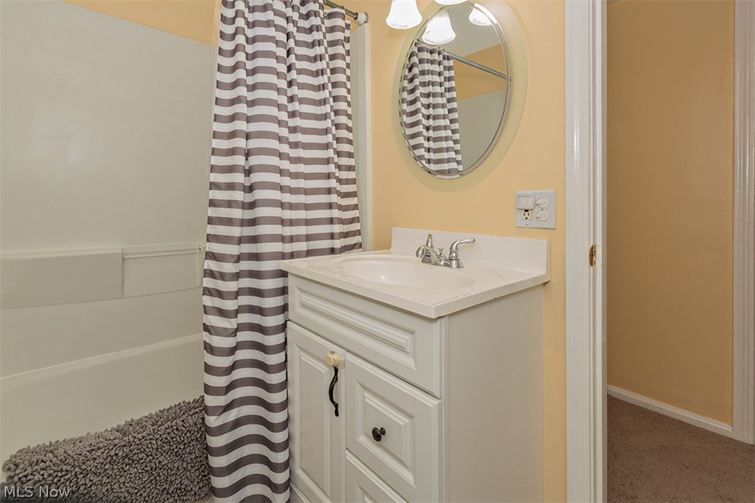 1160 Haselton Road Cleveland, OH 44121 - Photo 22 of 33