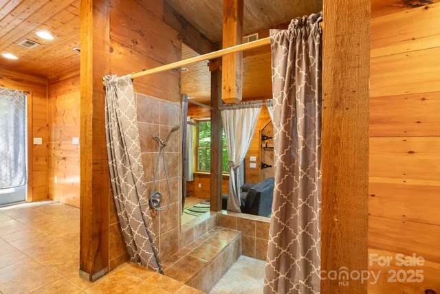 a view of a storage & utility room