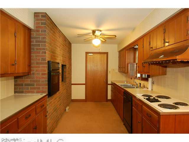 690 Chester Road Winston-Salem, NC 27104 - Photo 4 of 13 Kitchen.