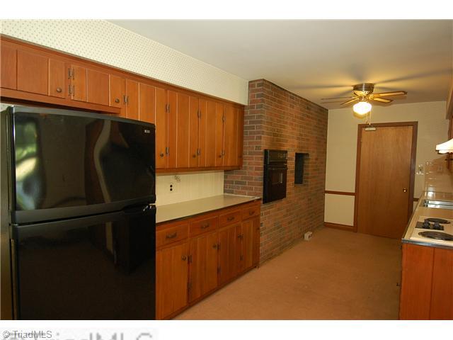 690 Chester Road Winston-Salem, NC 27104 - Photo 5 of 13 Kitchen.