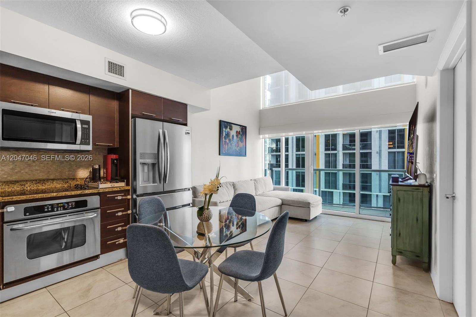 41 Southeast 5th Street, Unit 908 Miami, FL 33131 - Photo 5 of 26