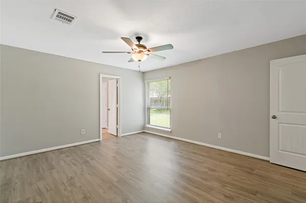 $2,100 | 1019 Huntington Drive, Pearland, TX 77584