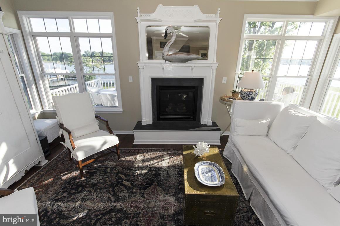 806 Seneca Park Road Baltimore, MD 21220 - Photo 7 of 22 Living Room