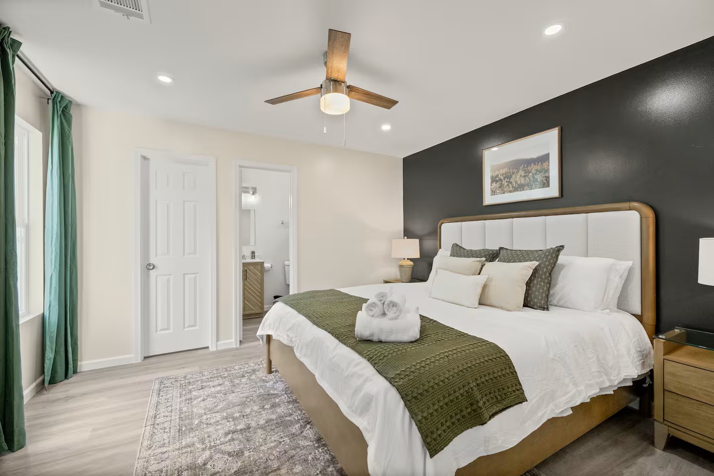 3719 Odin Court Houston, TX 77021 - Photo 35 of 39 Bedroom 9 with ensuite bath.