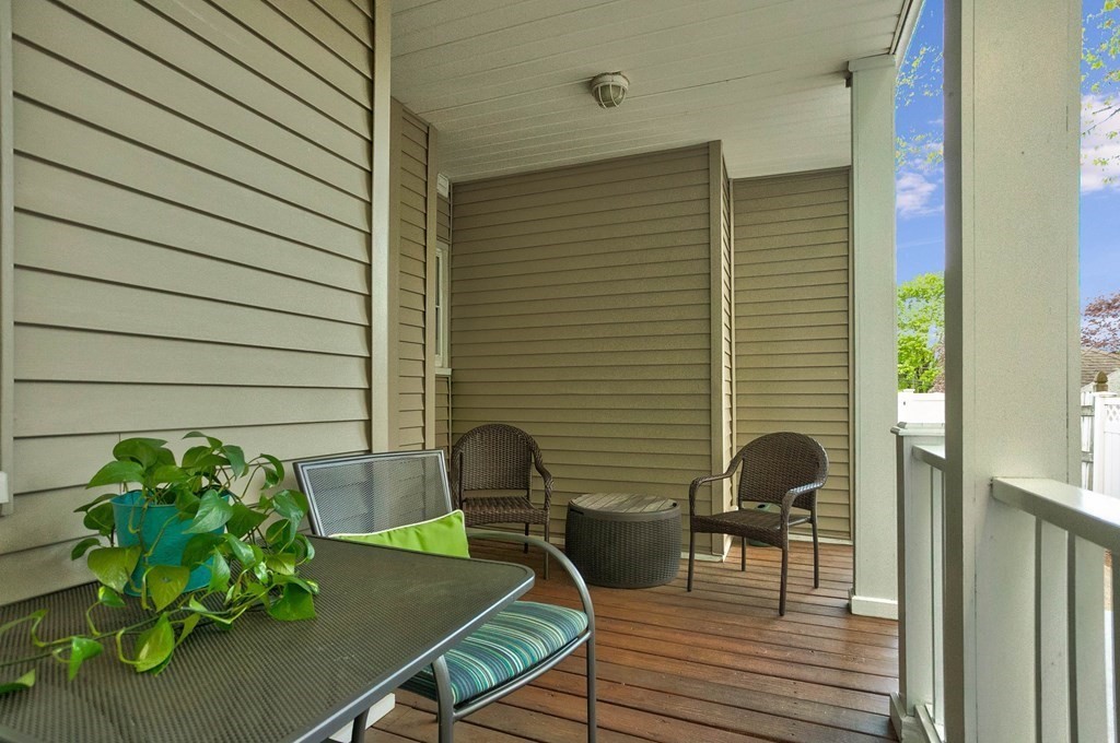 39 Chestnut Street, Unit 1L Stoneham, MA 02180 - Photo 4 of 35 Gallery Image 4
