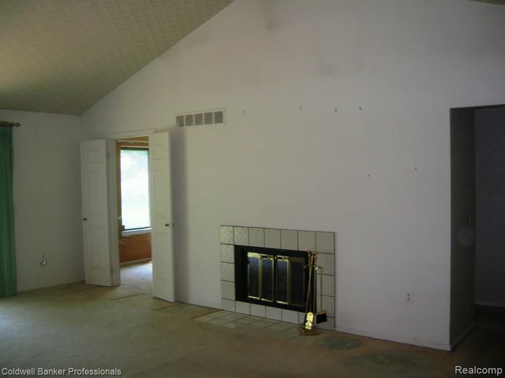 27880 Evergreen Road, Unit 19 Lathrup Village, MI 48076 - Photo 5 of 31
