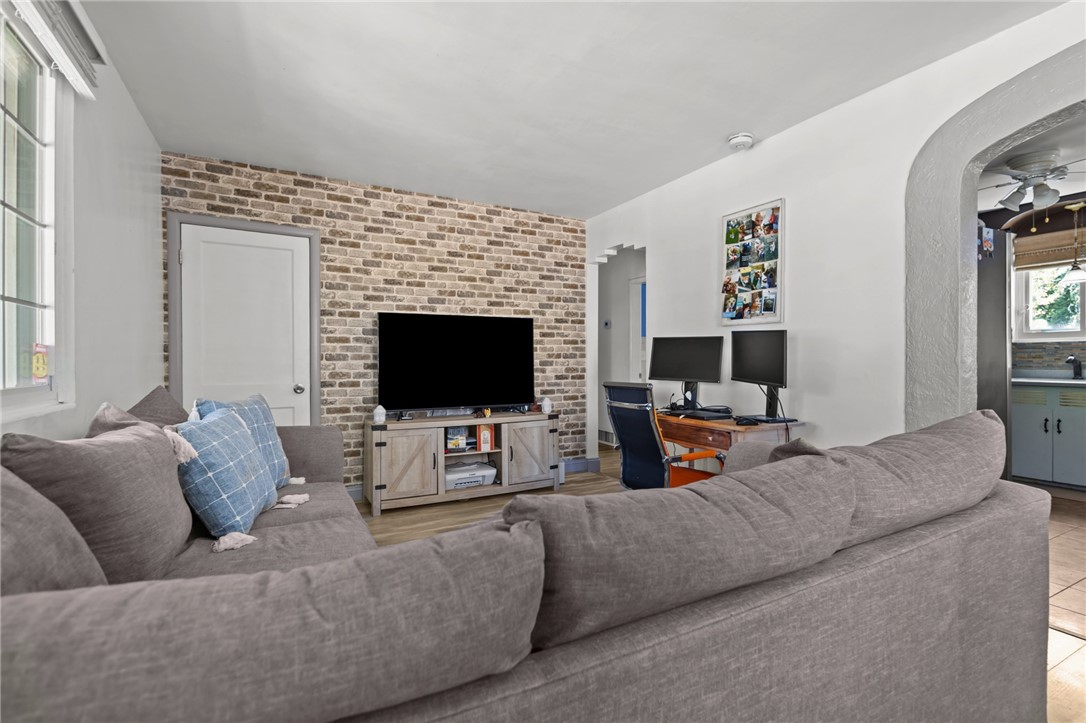 9 Kitchener Road Johnston, RI 02919 - Photo 4 of 20 Gallery Image 4