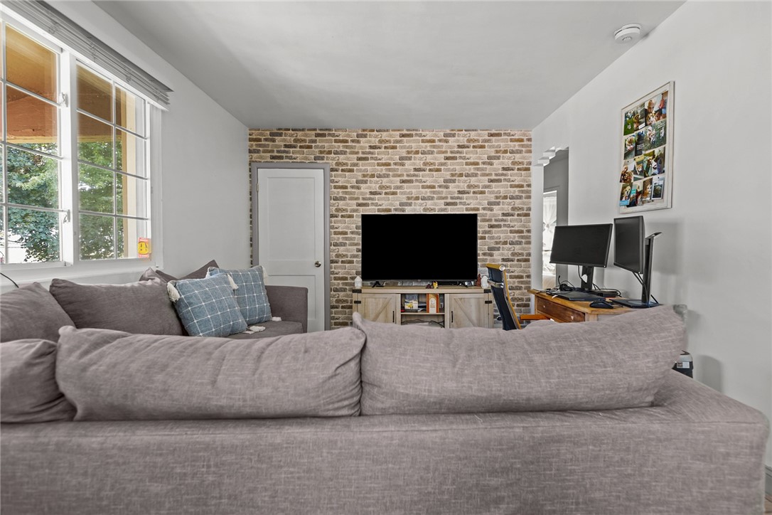 9 Kitchener Road Johnston, RI 02919 - Photo 5 of 20 Gallery Image 5