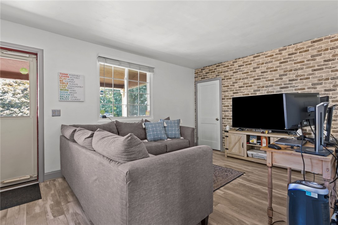9 Kitchener Road Johnston, RI 02919 - Photo 6 of 20 Gallery Image 6