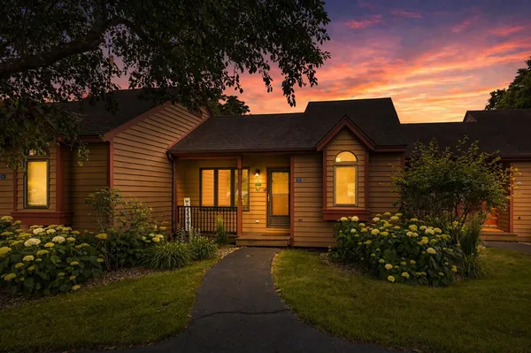 $205,000 | 23 Oak Glen Drive, Galena, IL 61036