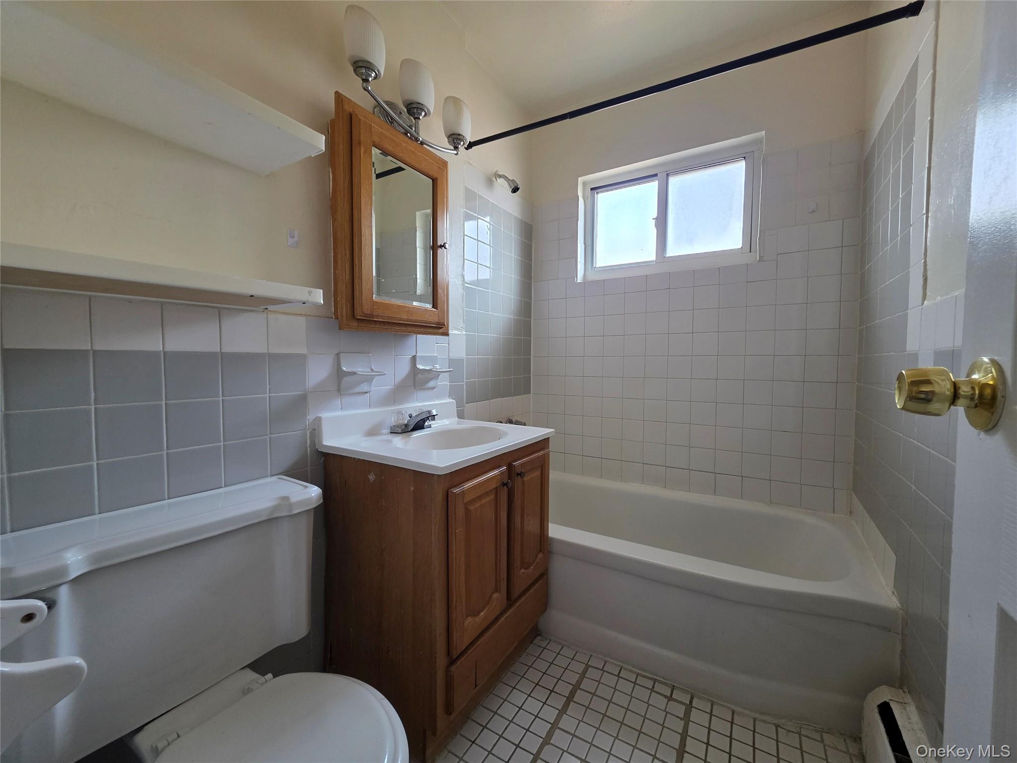 41 Quebec Road, Unit 3 Island Park, NY 11558 - Photo 7 of 9