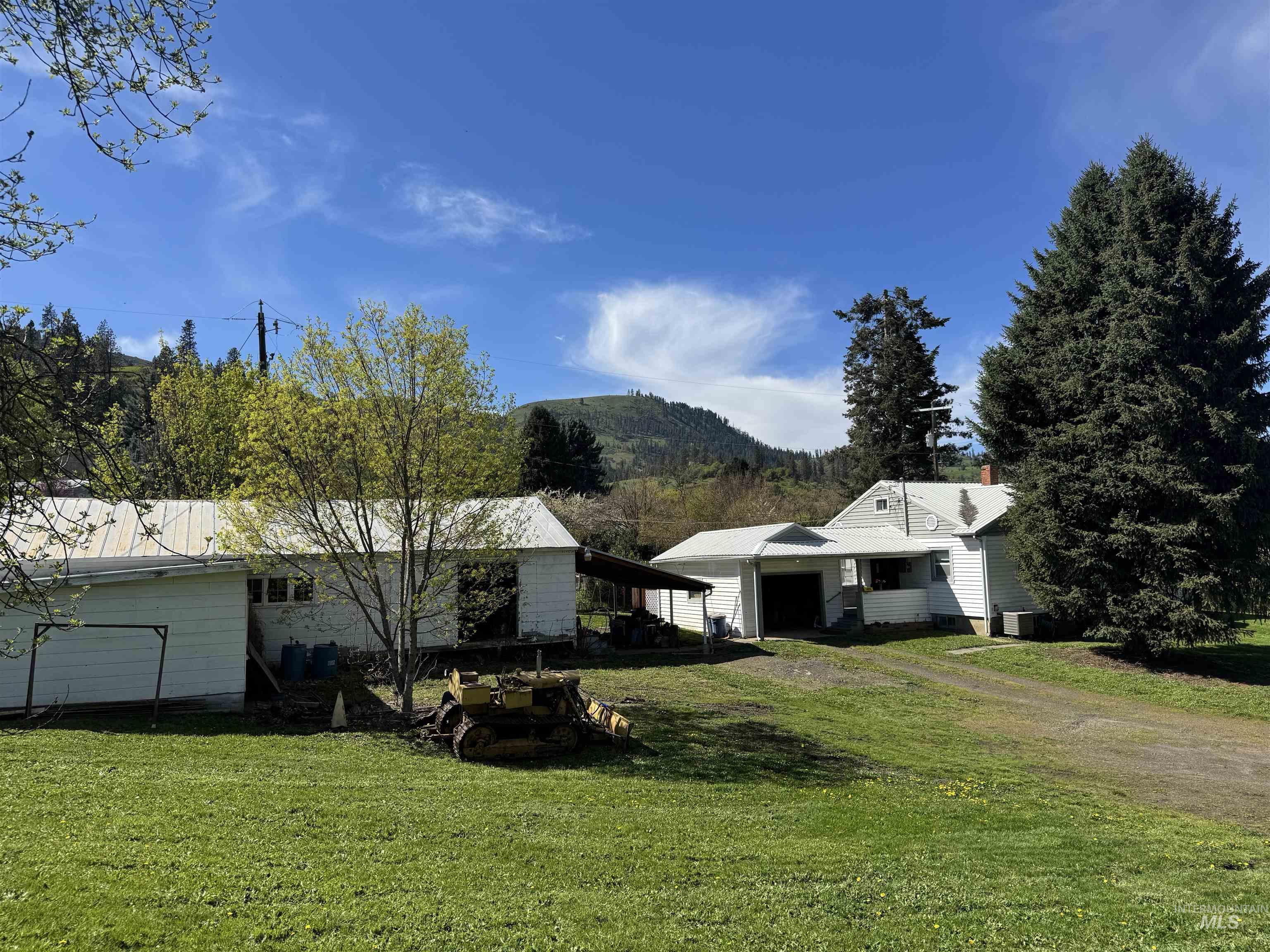 1109 3rd Street Kamiah, ID 83536 - Photo 18 of 21 View of front facade with a front lawn, driveway, and a mountain view