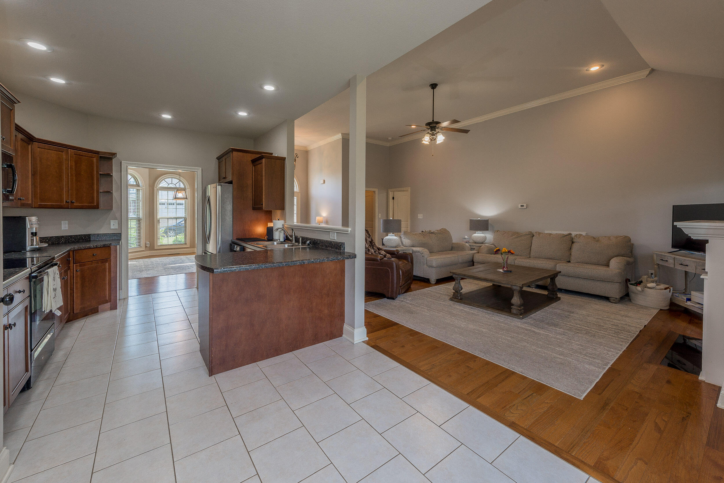 552 Walkers Bend Road Gray, TN 37615 - Photo 23 of 59 Living Room/Kitchen
