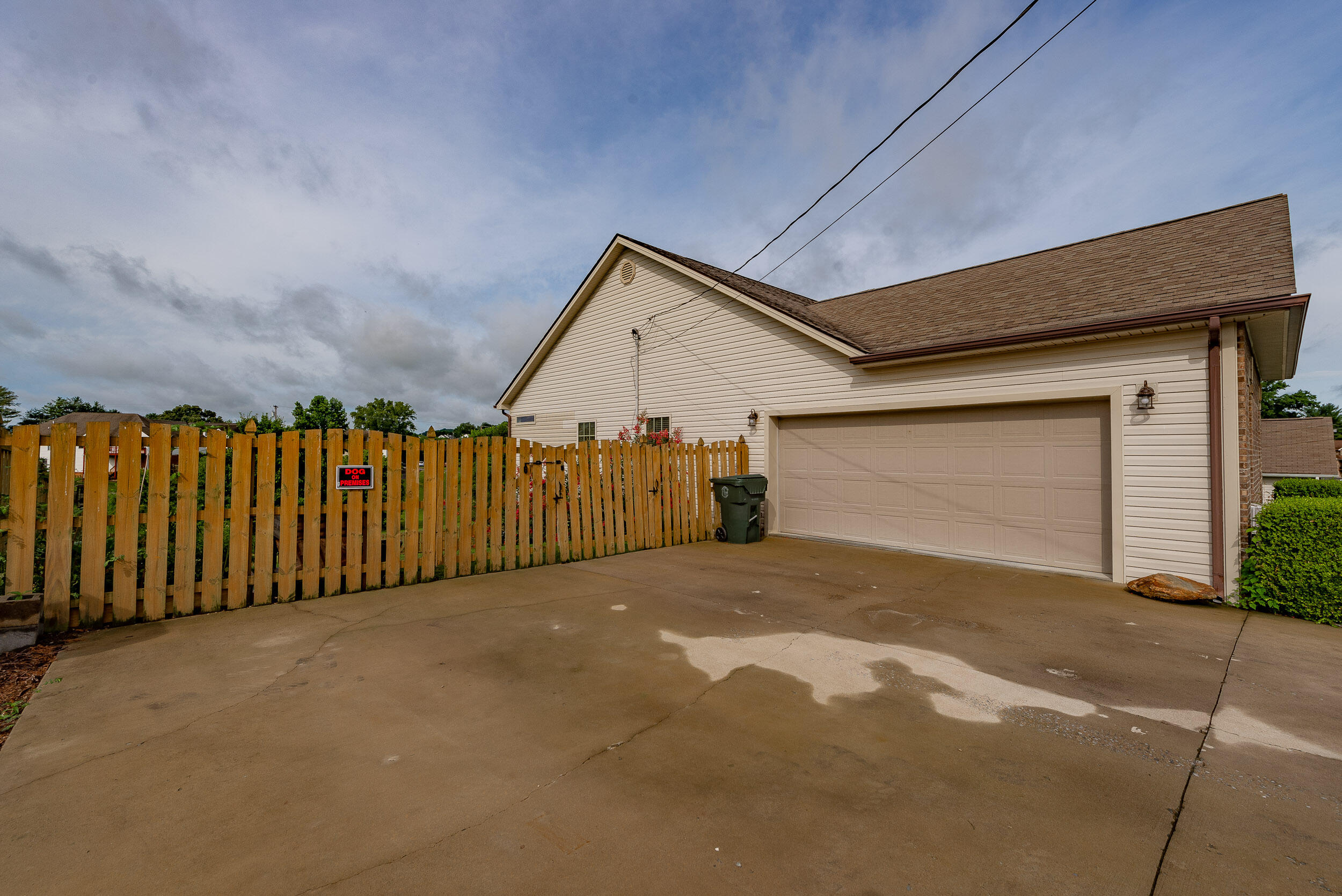 552 Walkers Bend Road Gray, TN 37615 - Photo 8 of 59 2 Car Garage