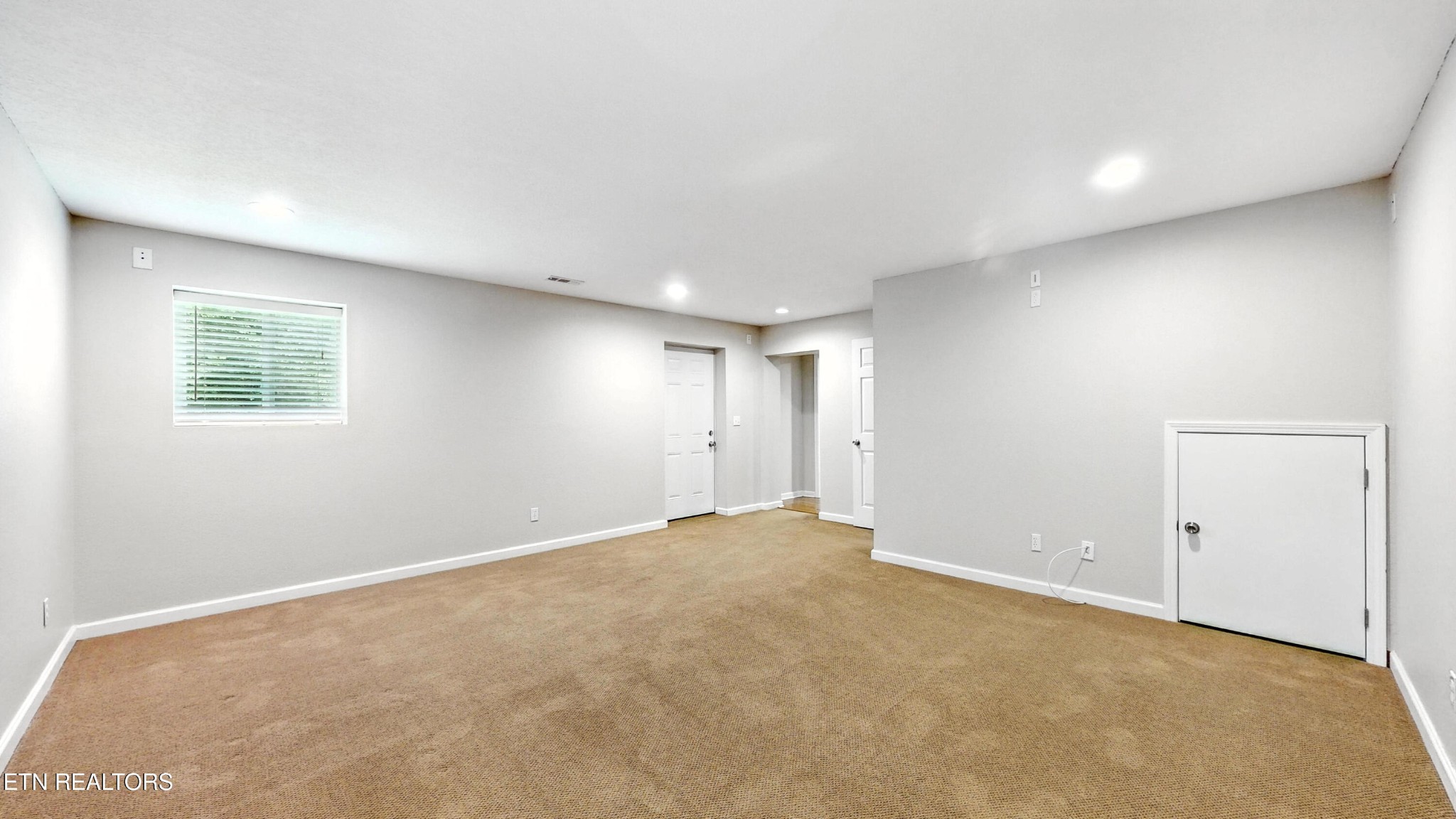 110 Ogden Circle Oak Ridge, TN 37830 - Photo 26 of 50 a view of an empty room with a window