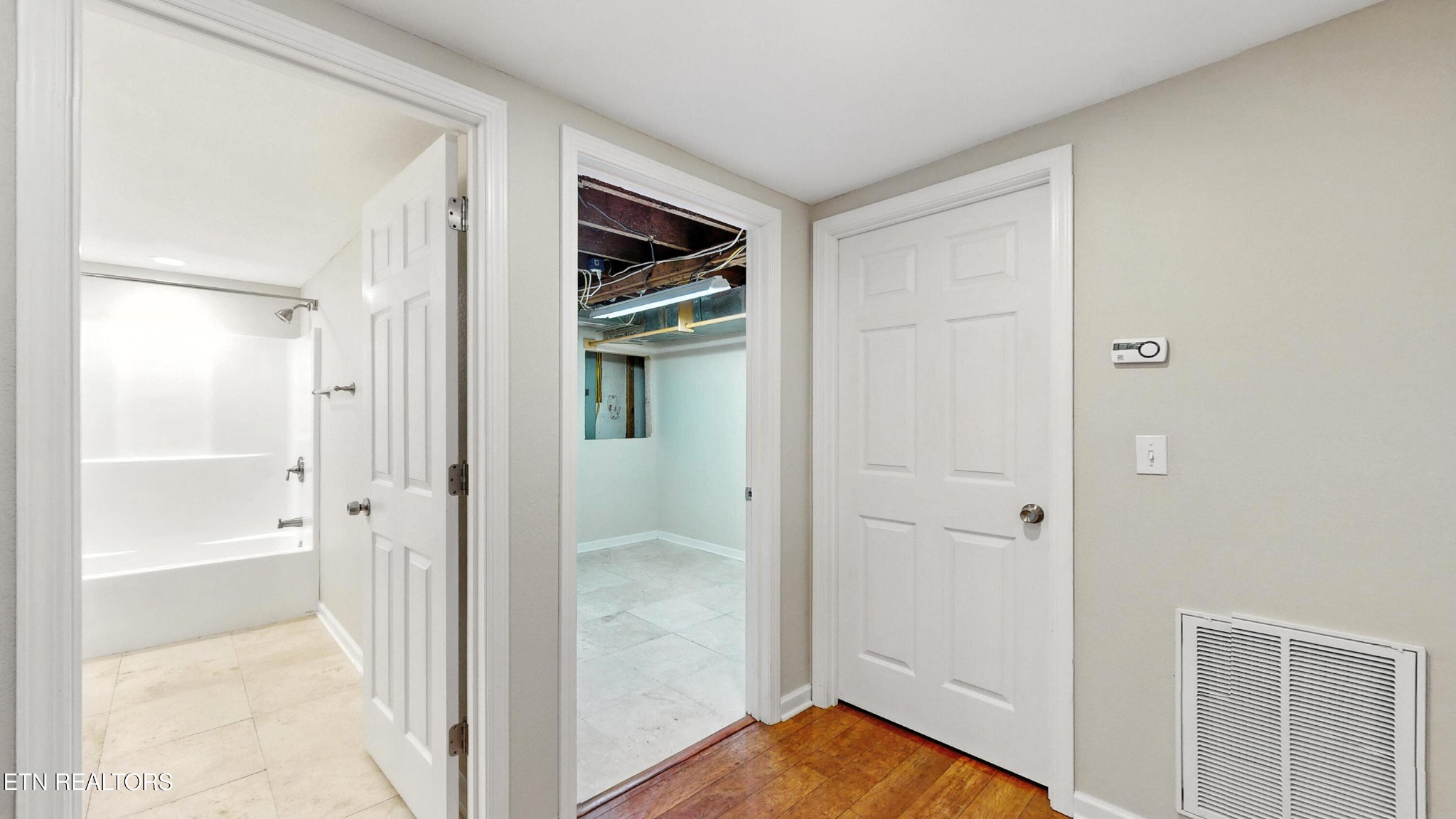 110 Ogden Circle Oak Ridge, TN 37830 - Photo 32 of 50 a view of bathroom with shower