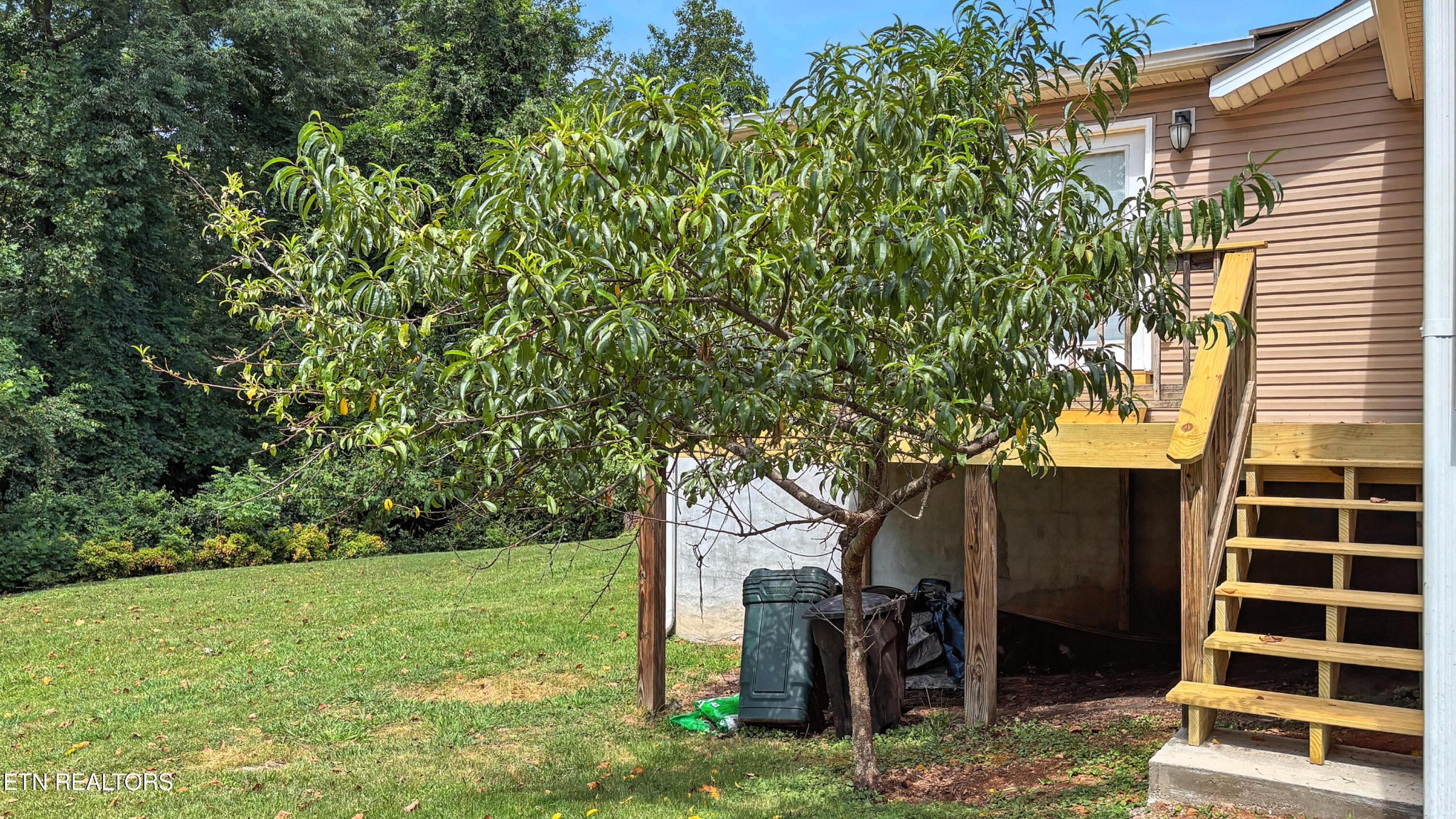 110 Ogden Circle Oak Ridge, TN 37830 - Photo 40 of 50 a front view of a house with garden