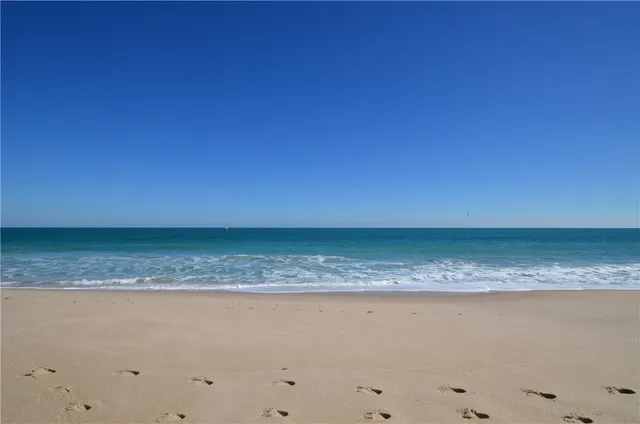 $10,500 | 3554 Ocean Drive, Unit 403N, Vero Beach, FL 32963