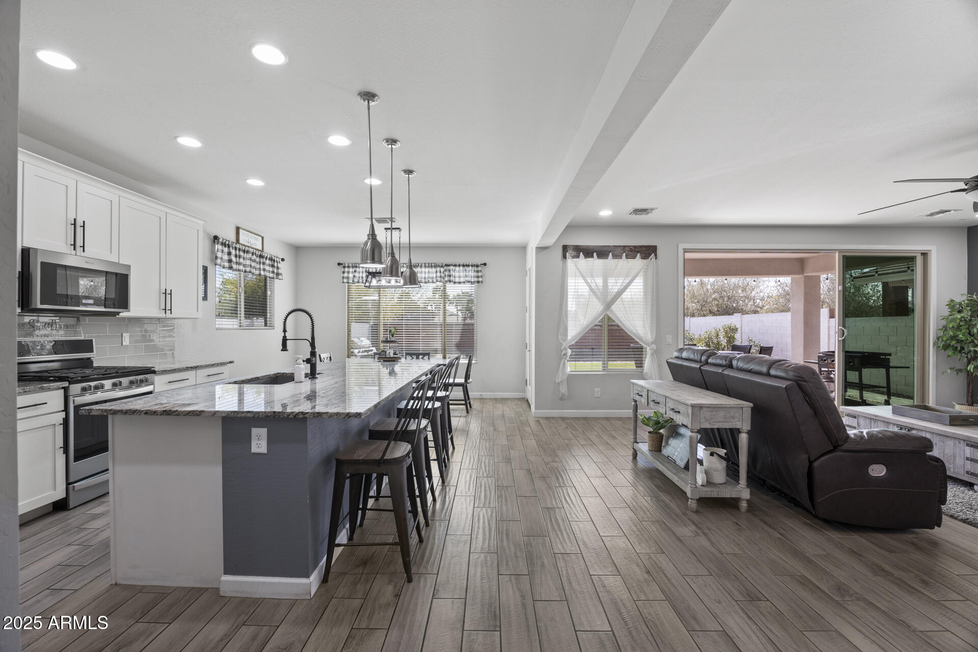 14369 West Wethersfield Road Surprise, AZ 85379 - Photo 12 of 54 1-19