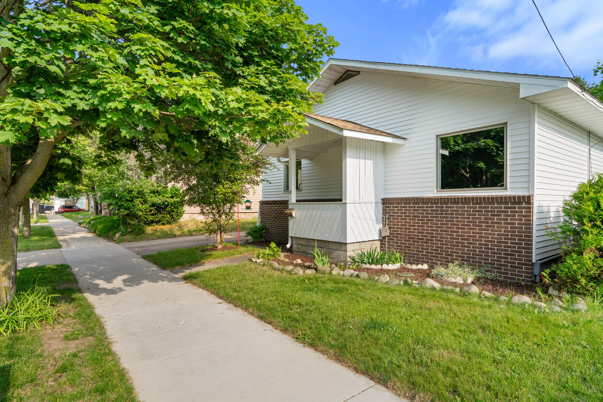 112 Fulton Street Petoskey, MI 49770 - Photo 4 of 37 A7R09368