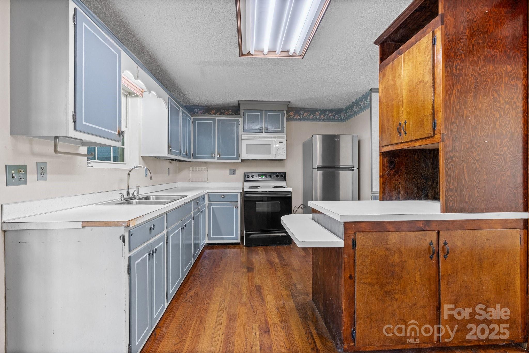 4067 Old Buff Road Hickory, NC 28602 - Photo 18 of 45 a kitchen with stainless steel appliances granite countertop a stove a sink dishwasher and a refrigerator