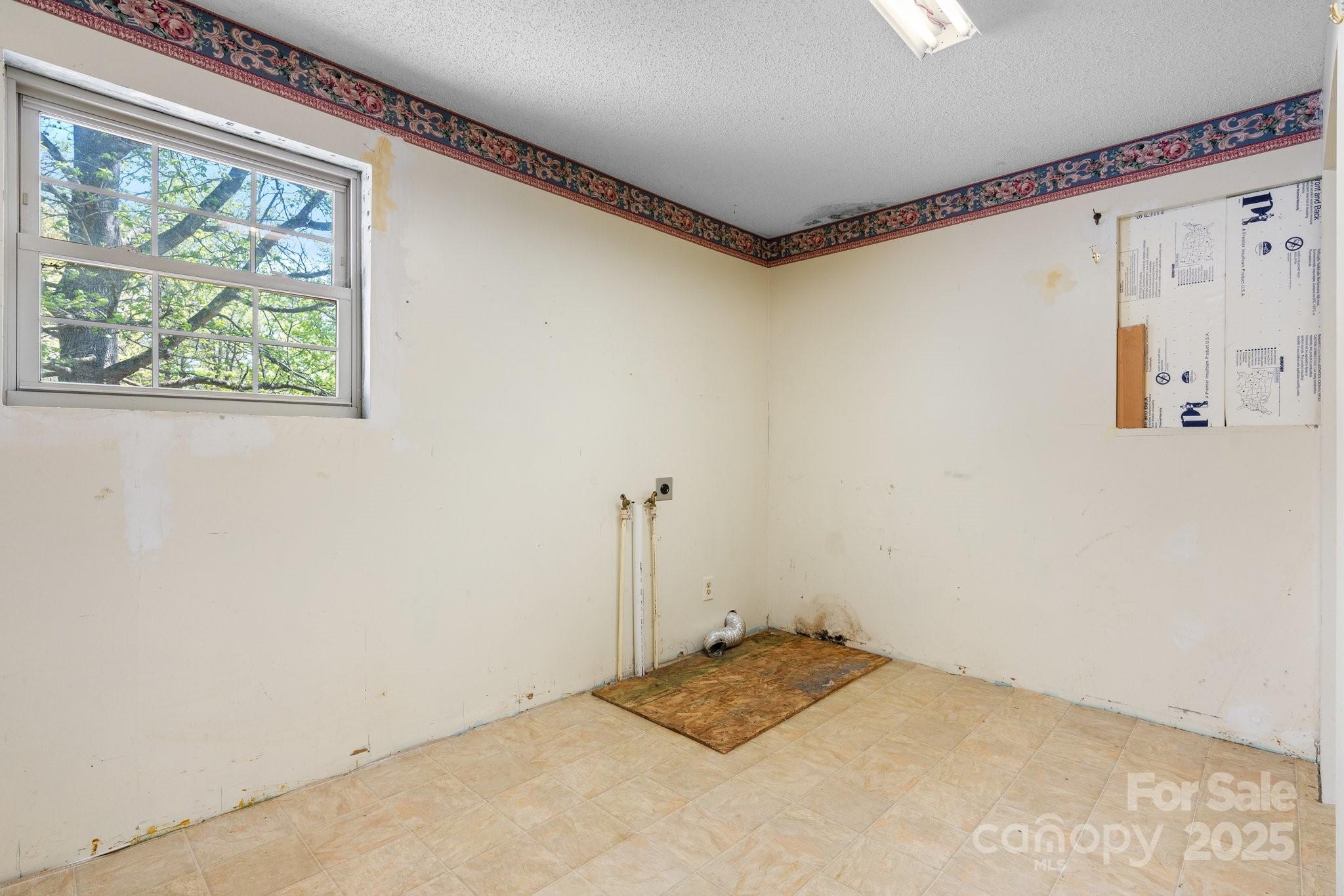 4067 Old Buff Road Hickory, NC 28602 - Photo 28 of 45 a view of a room with a window
