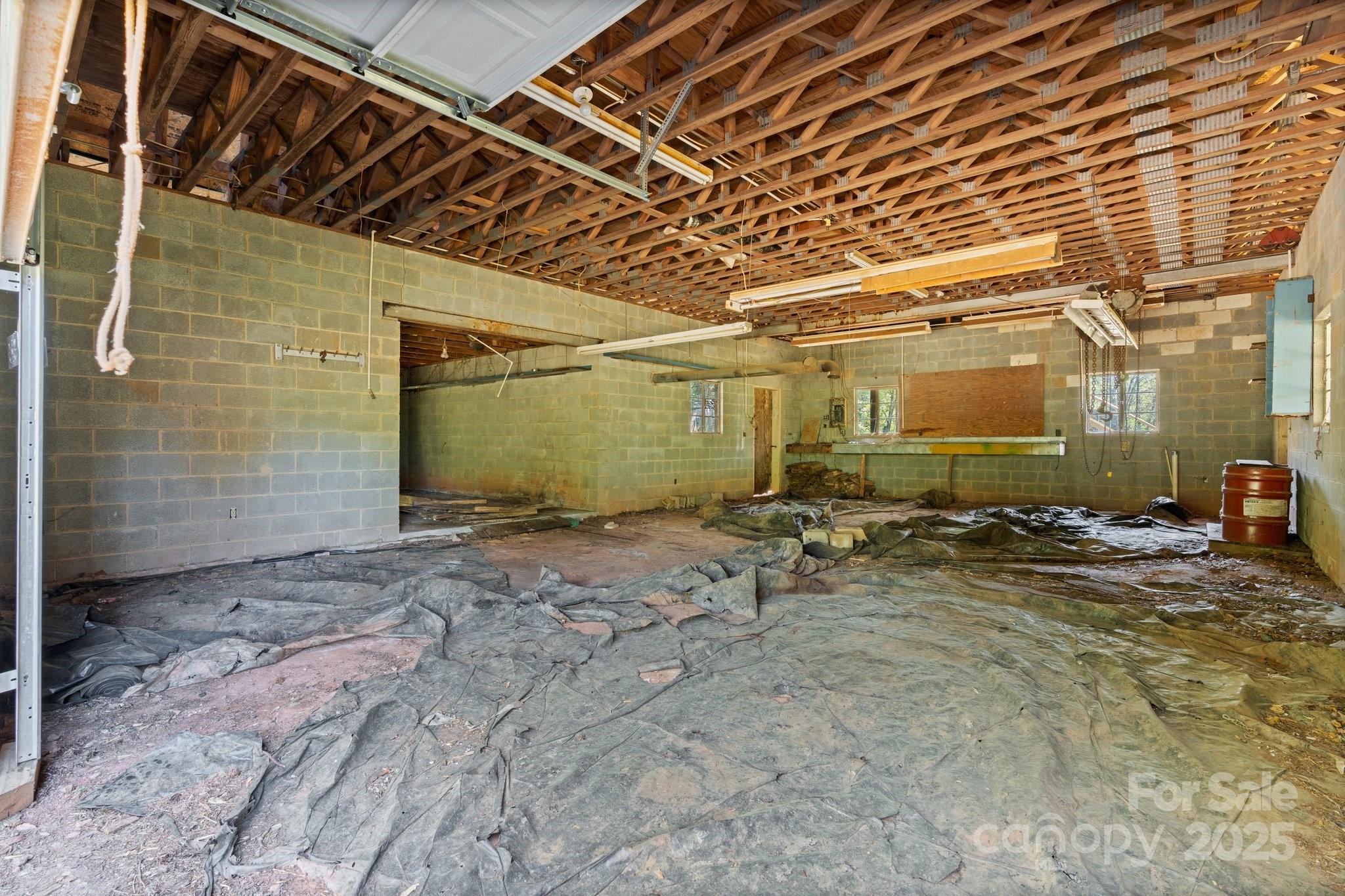 4067 Old Buff Road Hickory, NC 28602 - Photo 38 of 45 a backyard of a house