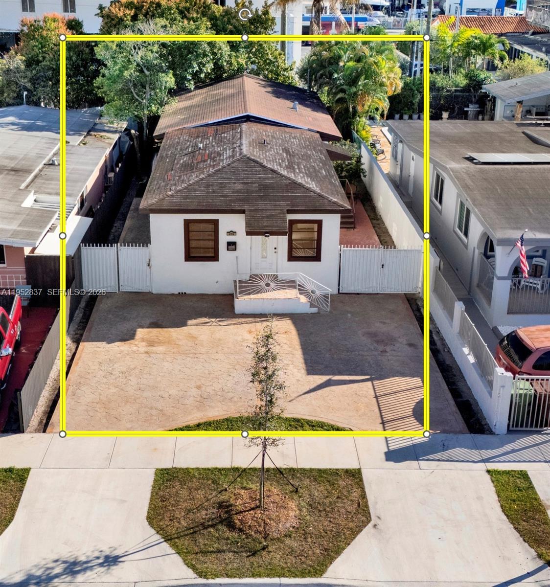 a view of a house with a tub
