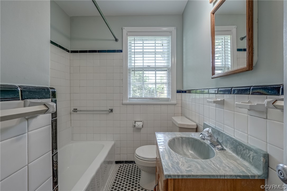 1802 Bremo Road Richmond, VA 23226 - Photo 16 of 50 a bathroom with a granite countertop sink a toilet and bathtub