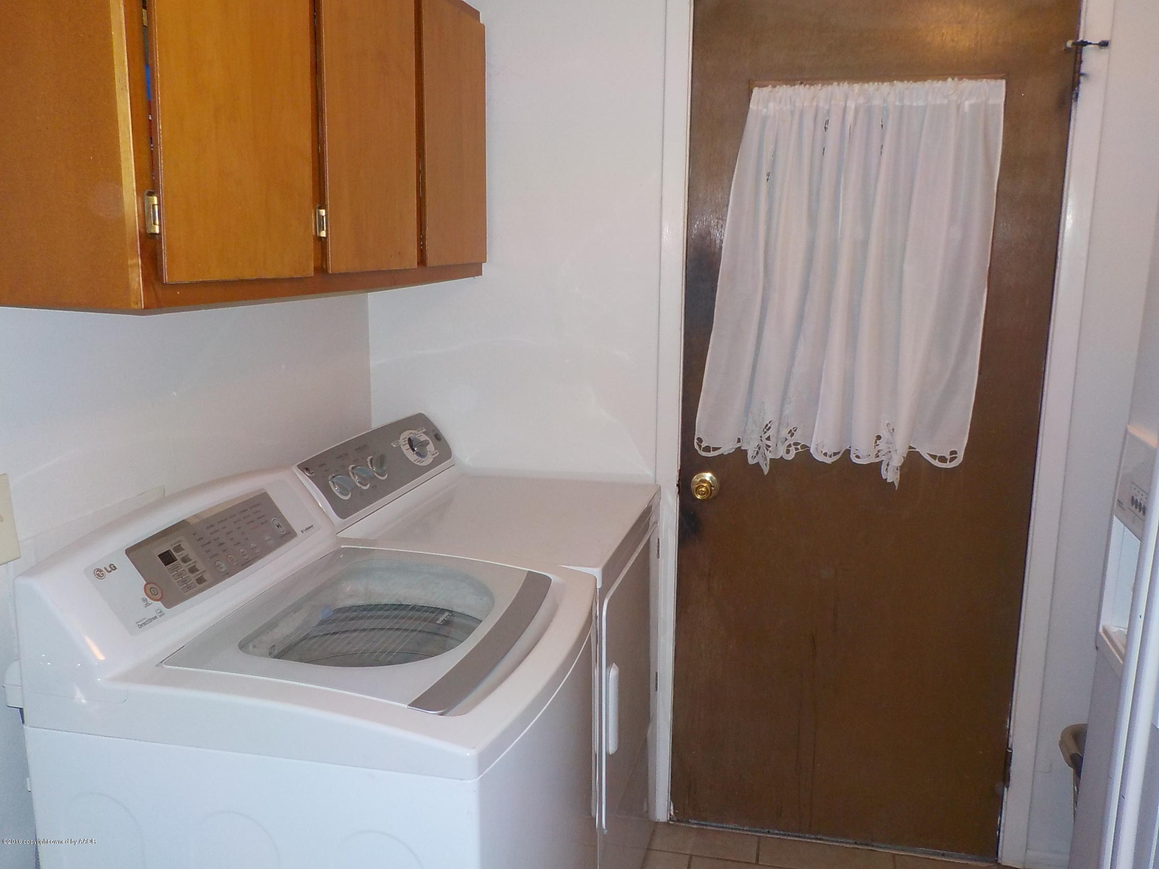 5102 Shield Drive Amarillo, TX 79110 - Photo 13 of 21 a utility room with dryer and washer